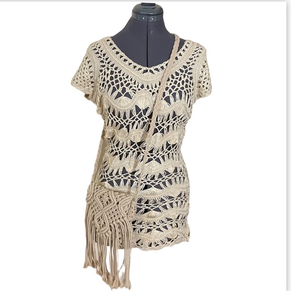 2/$25 Forever 21 Short Sleeve Nude Crochet Tunic Size Small - Picture 2 of 15